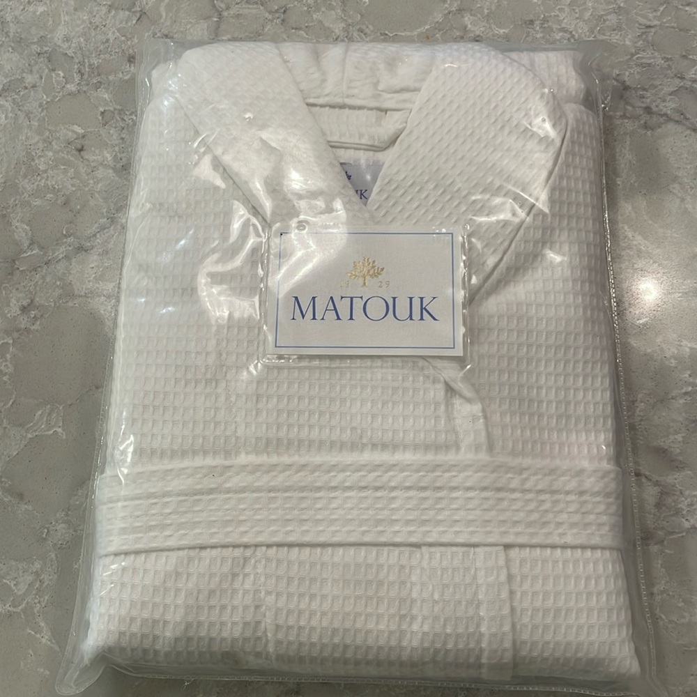 NWT Matouk Waffle Robe